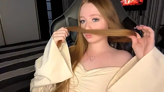 EmilyBubble's cam snapshot