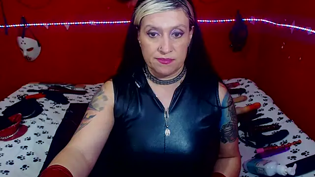 MATURE_Randy's cam snapshot