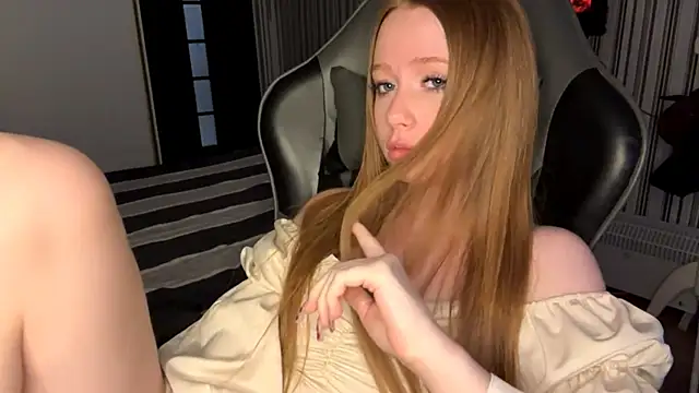 EmilyBubble's cam snapshot