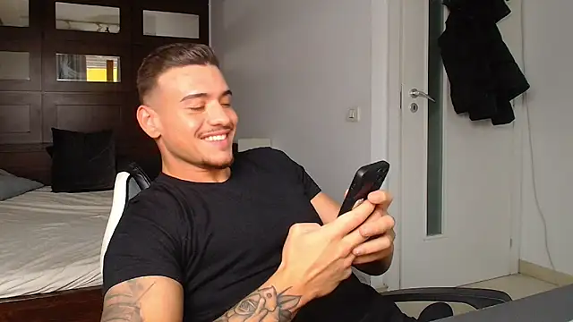 ElijahThorne's cam snapshot