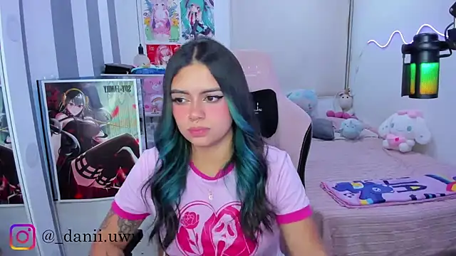 CuteDani_'s cam snapshot