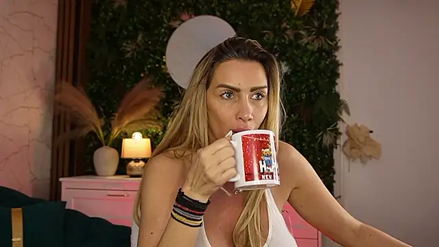 angel_wow_'s cam snapshot