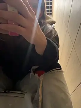 Niki_Hug live sex cam