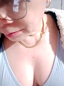 small-house123's cam snapshot