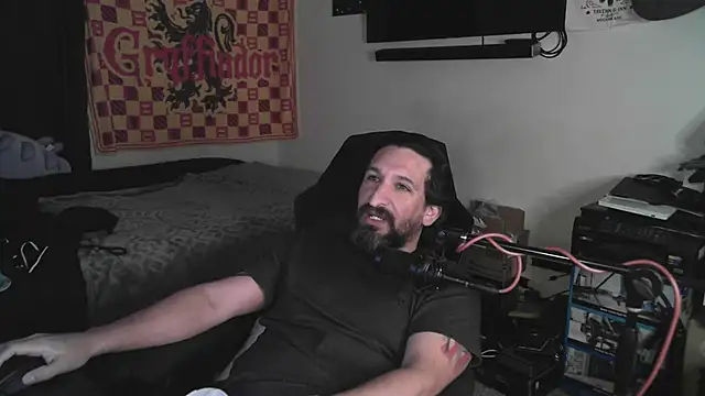 DevilPup75_'s cam snapshot