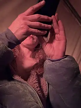 GoldenFlameGoddess's cam snapshot