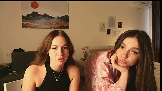 MayaGlow's cam snapshot