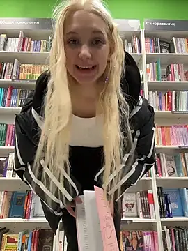 Milkyy_wway's cam snapshot