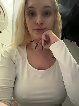 Milkyy_wway's cam snapshot