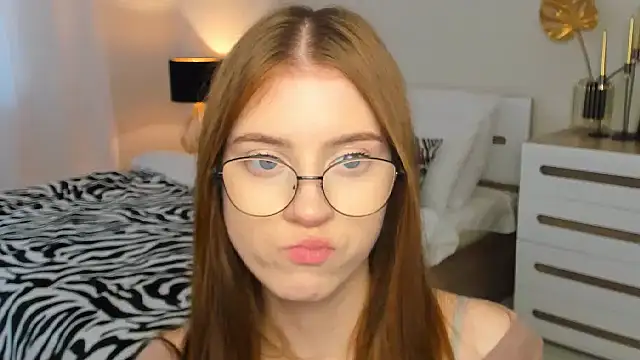 Erica_Kiss's cam snapshot