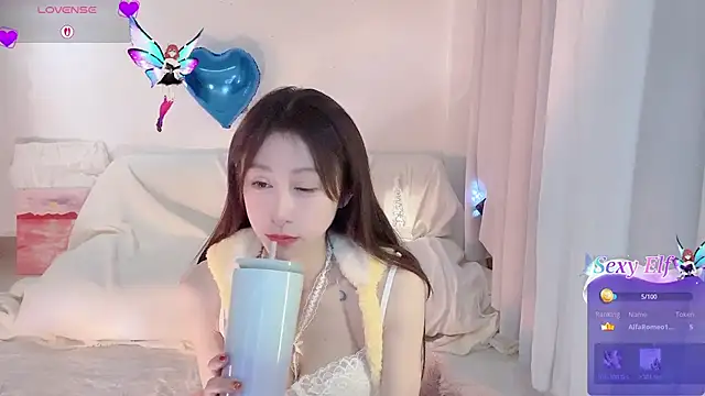 Fayebae_11's cam snapshot