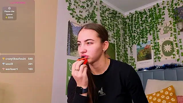 Fit_Brunette_'s cam snapshot