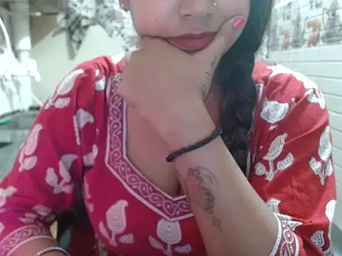 LovingPihu's cam snapshot