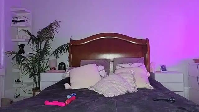 Elsa_24's cam snapshot