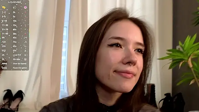 tinyanie live sex cam