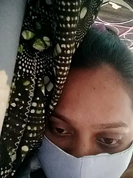 me-leela's cam snapshot