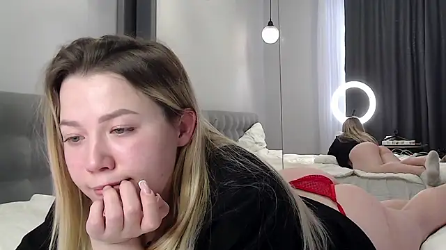 Embersweetbunny's cam snapshot