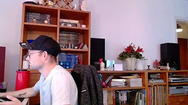 _whoisthatguy_'s cam snapshot