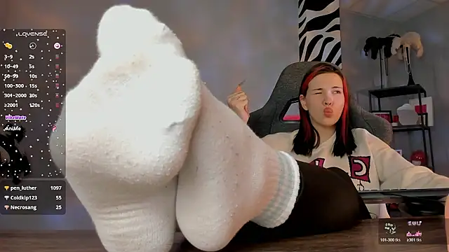 AliceSunday's cam snapshot