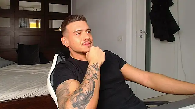 ElijahThorne's cam snapshot