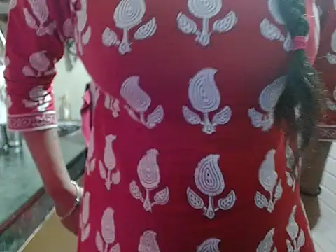 LovingPihu's cam snapshot