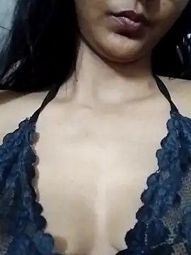 Aaliya_BigBoobs_1's cam snapshot