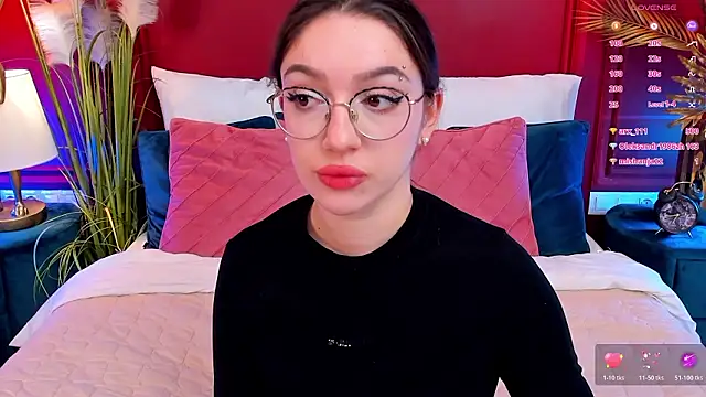 GiaCale live sex cam