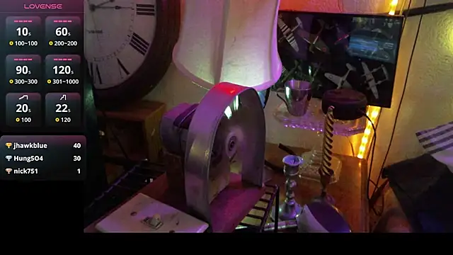 Pussyeat2please live sex cam