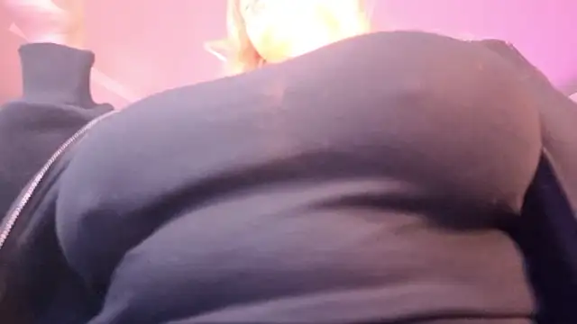 HaileySky's cam snapshot