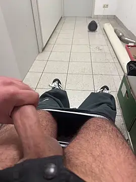 BIGDICK111000 live sex cam