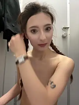 LilluKatten live sex cam