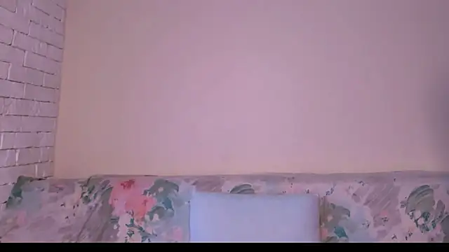 Elle_Pearl_'s cam snapshot