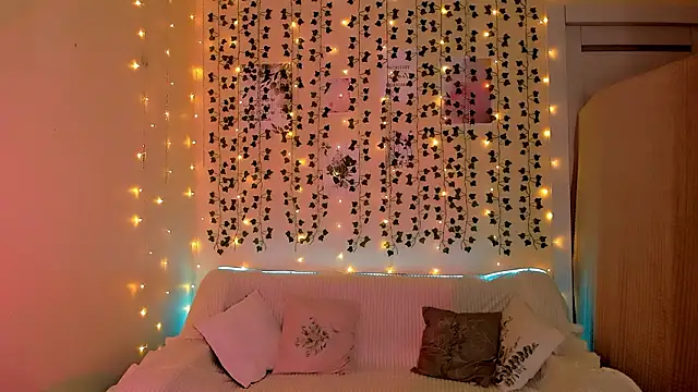 lovelyy_julia's cam snapshot