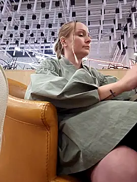 Bondgirl_013's cam snapshot