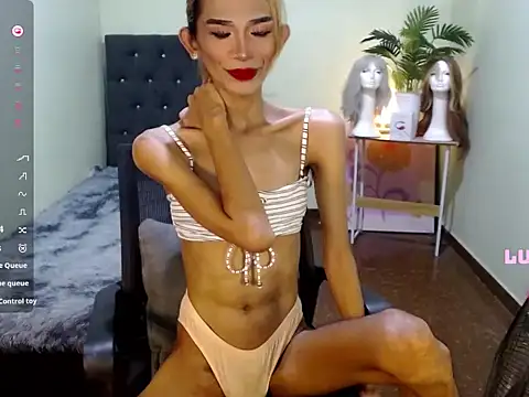itsmeMonicaloove69 live sex cam