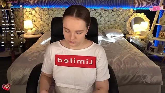 FoxyShy's cam snapshot