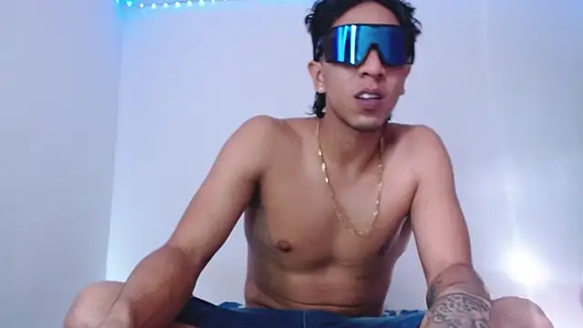 Monkey_uchiha777 live sex cam