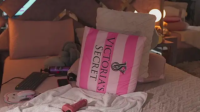 KateOwens's cam snapshot