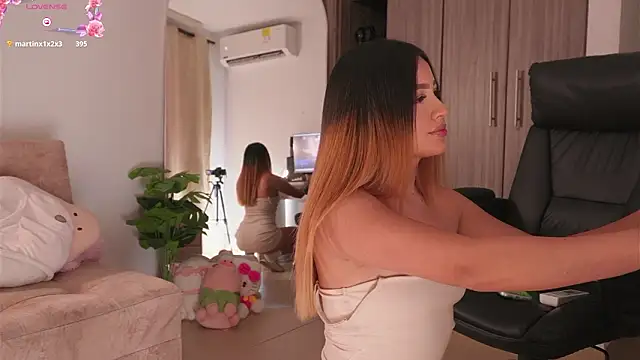 KAREN17 live sex cam