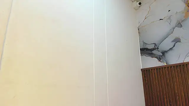 Holly_22 live sex cam