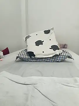 TattyHarrisquirtt live sex cam