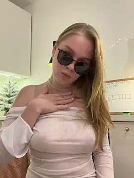 Little_Forest_ELF's cam snapshot