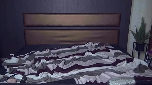 BustyBrunettes live sex cam