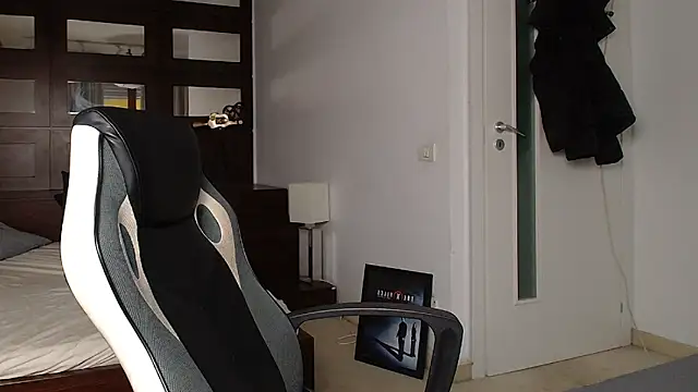 ElijahThorne's cam snapshot