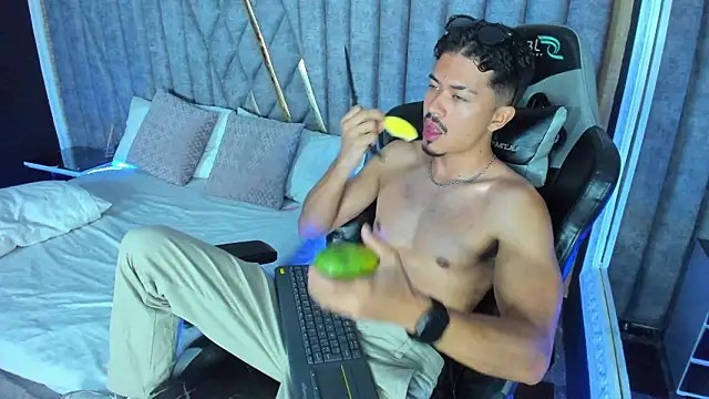 NicolaiKarav live sex cam