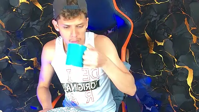 davilap_toyboy live sex cam