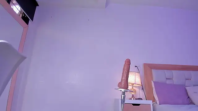 mia_hank's cam snapshot