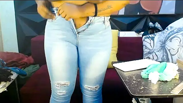 Ebonyfancyface live sex cam