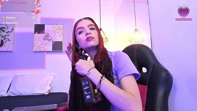 april_jones05's cam snapshot