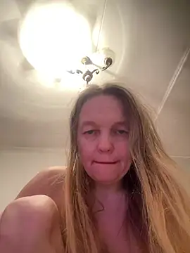 Suzanele's cam snapshot